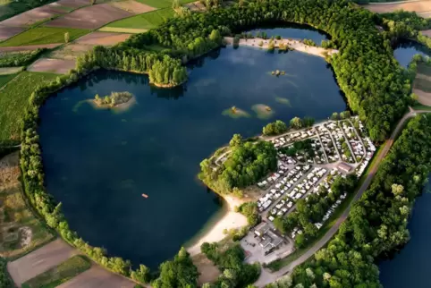 Beliebte Badeseen: der Große und der Kleine Weiher zwischen Mechtersheim und Lingenfeld.