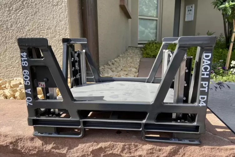 Hunderte Transportbeh&auml;lter hat FLS schon entwickelt. Davon haben die Mitarbeiter ebenfalls Modelle in Klein angefertigt. Dieses 