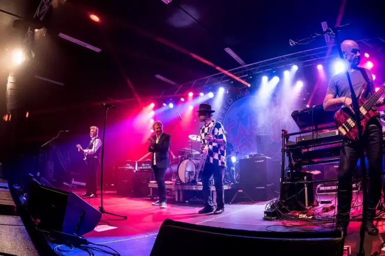 Haben in ihrer Laufbahn ungezählte Live-Auftritte hingelegt: Manfred Mann's Earth Band, hier 2017 bei einem Auftritt im luxembur