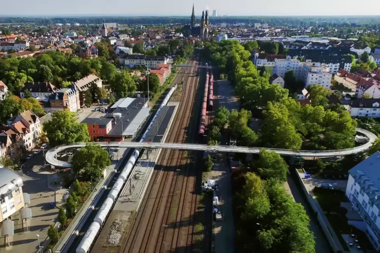 Technische Einrichtungen werden erneuert: Bahnstrecke durch Speyer. 