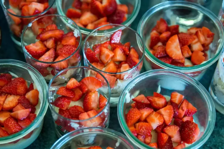 Erdbeeren sind immer gut für ein süßes Dessert. 