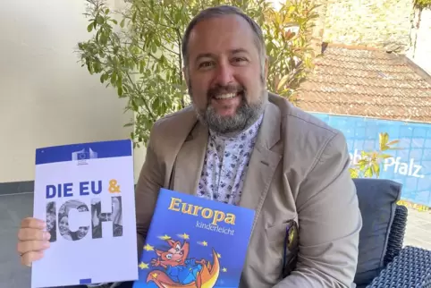 Will den Europa-Gedanken näher zu den Menschen bringen: Daniel Dreißigacker, der neue Kreisvorsitzende der Europa-Union, mit Inf