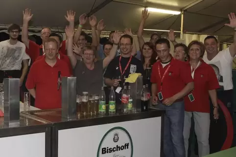 Von 2011 bis 2019 (hier ein Bild aus dem Jahr 2013) haben die Feuerwehr und der Basketballclub Fastbreakers gemeinsam die Besuch Von 2011 bis 2019 (hier ein Bild aus dem Jahr 2013) haben die Feuerwehr und der Basketballclub Fastbreakers gemeinsam die Besuch