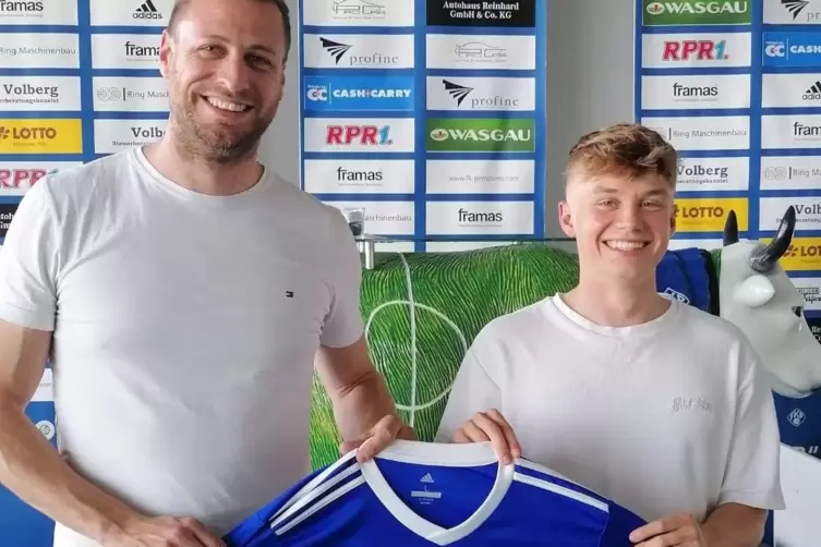Der neue Sportliche Leiter des FKP, Marco Steil (links), hat seinen ersten Transfer perfekt gemacht: Moritz Theobald trägt jetzt