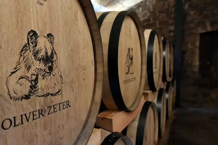 Ein Blick in den Keller des Weinguts Zeter.