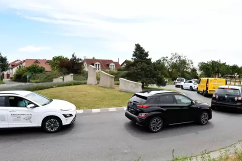 Stehender Kreisverkehr: In Wachenheim mussten Autofahrer lange Wartezeiten und Anwohner oftmals zu flotte Verkehrsteilnehmer erd