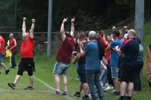 Gibt es beim SV Obersimten wie nach dem Sieg in Petersberg auch am Sonntag nach dem ersten Aufstiegsspiel Grund zum Jubeln? 