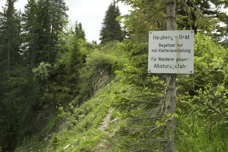 Das Schild, das den letzten und teils ausgesetzten Teil der Gratwanderung einl&auml;utet. Die Sch&uuml;lergruppe war nicht bis hierher gek