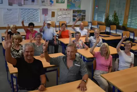 Viele Ehemalige und aktuelle Schüler feierten gemeinsam. Auch die Klassenkameraden des ersten Abschlussjahrgang s waren dabei. 