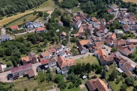 Die Ortsgemeinde Hinzweiler will mittelfristig lieber ein neues Dorferneuerungsprogramm auflegen.