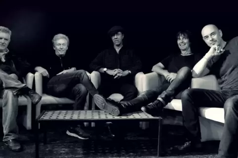 Die Manfred Mann’s Earth Band mit (von links) Mick Rogers, Robert Hart, Manfred Mann, John Lingwood und Steve Kinch.