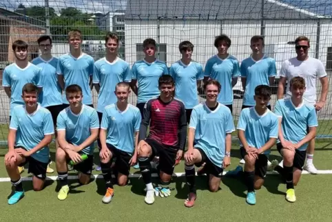 Die HHG-Truppe – mit hinten von links Tim Neuendorf, Philipp Kipper, Samuel Stawiarz, Florian Stopp, Felix Stopp, Lukas Höh, Tom