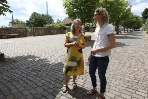 Auch die Umgestaltung des Bellplatzes in der Rhodter Theresienstraße haben Marina Kappen (links) und Ute Anlag vom Verein „Wir l