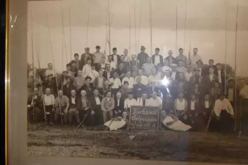 Die Mitglieder des Fischzucht- und Fischereivereins Wörth anno 1952.