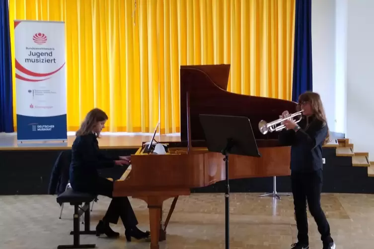 Traten gemeinsam beim Bundeswettbewerb „Jugend musiziert“ an: Die Geschwister Tanja (links) und Alexander Schneider spielten der