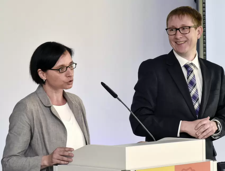 »So schön kann Schule sein«: PIH-Konrektorin Beate Ullrich und KG-Rektor Christian Bayer schätzen die guten Rahmenbedingungen in