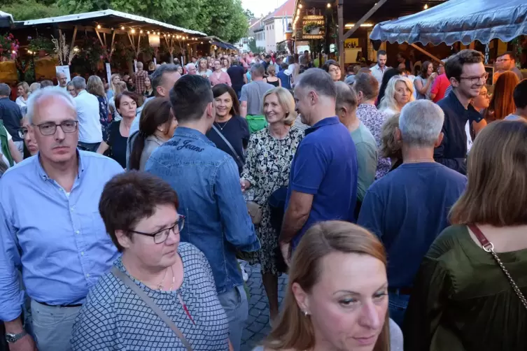 Ein Bild aus Vor-Corona-Zeiten: Hochbetrieb auf der Festmeile 2019.