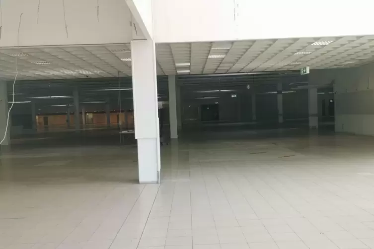 Leere Halle, kein Umbau: Das Bild bietet sich seit Monaten. 