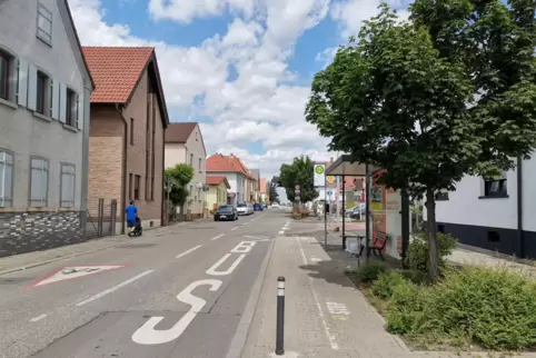 Die Bushaltestelle wird barrierefrei umgebaut. 