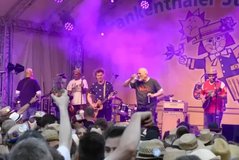 Die Anonyme Giddarischde kürzlich beim Frankenthaler Strohhutfest.
