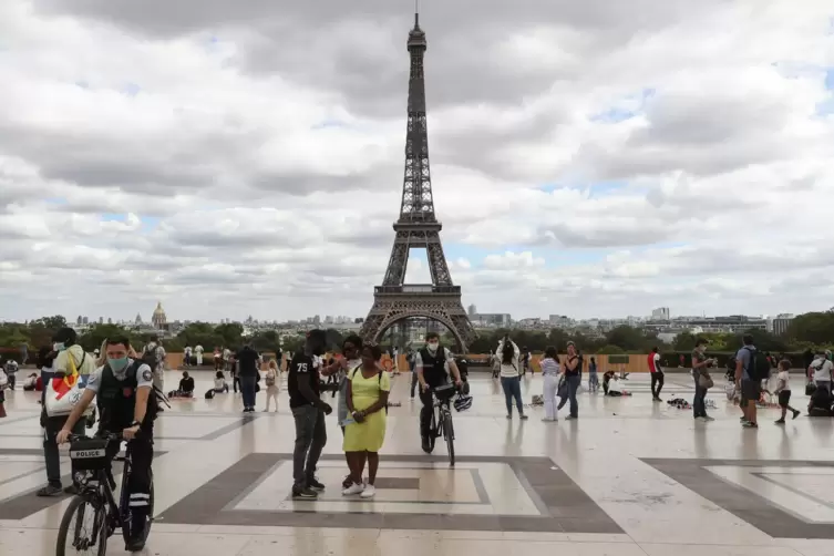 Bis zum Ziel, dem Eiffelturm, müssen die Turmbotschafter etwa 600 Kilometer weit strampeln.