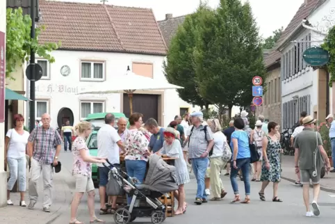 Während der Weintage müssen alle Zufahrtswege zur Ortsmitte so gesperrt werden, dass eine Zufahrt unmöglich ist. 