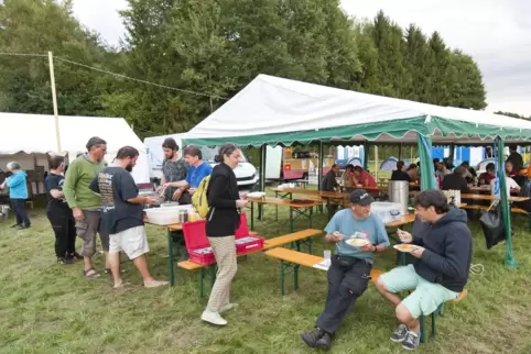 Bei Steinwenden wird das Friedenscamp aufgebaut. 