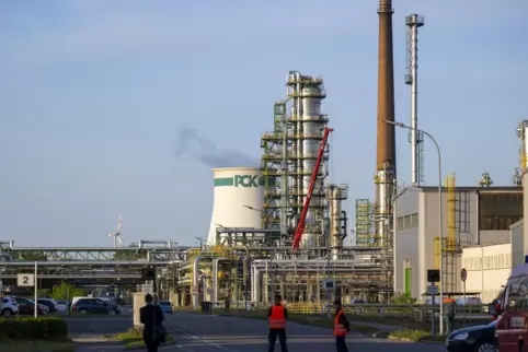 Rund 1200 Menschen arbeiten in der Raffinerie in Schwedt – und sorgen sich derzeit um ihre Jobs.