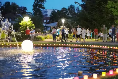 Das Fest der tausend Lichter im Rosengarten.