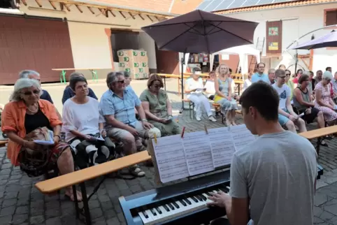Gottesdienst in der Mühle Eisenbeiss in Kleinkarlbach.