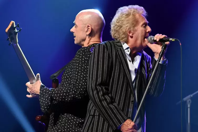 Ohne die Männer aus der zweiten Reihe geht gar nichts: Bassist Steve Kinch und vor allem Sänger Robert Hart trugen neben den Alp