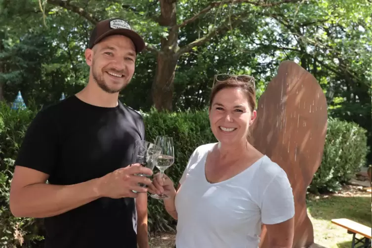 Er hat das Logo des Wegs erfunden: Cosmas K&ouml;sters mit der ehemaligen Weingr&auml;fin Eva Wendel. 
