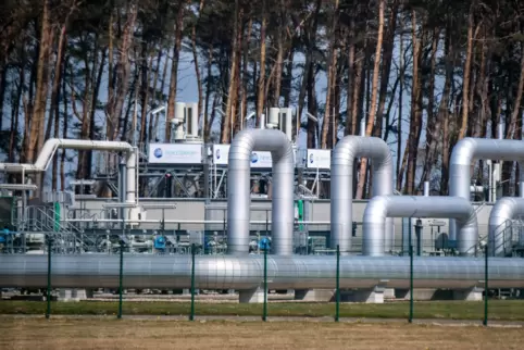 Blick auf Rohrsysteme und Absperrvorrichtungen in der Gasempfangsstation der Ostseepipeline Nord Stream 1 in Lubmin/Mecklenburg-