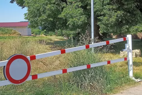 Die Webenheimer Schranke am Friedhof ist wieder instandgesetzt. 