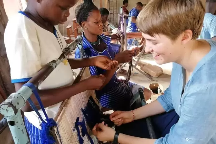 Selma Wiesemann hat im Freiwilligendienst in Natitingou in Bénin weben gelernt. 