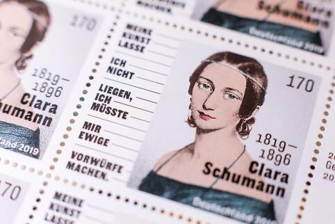 Clara Schumann immerhin wird von der Nachwelt in Ehren gehalten.