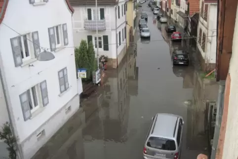 In Zeiskam gab es bereits mehrfach nach Starkregen Überschwemmungen im Straßenbereich. 