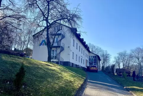 Die Erstaufnahmeeinrichtung in Steinbach: Von hier aus soll’S für möglichst viele Geflüchtete in geschützte vier Wände gehen. Die Erstaufnahmeeinrichtung in Steinbach: Von hier aus soll’S für möglichst viele Geflüchtete in geschützte vier Wände gehen.