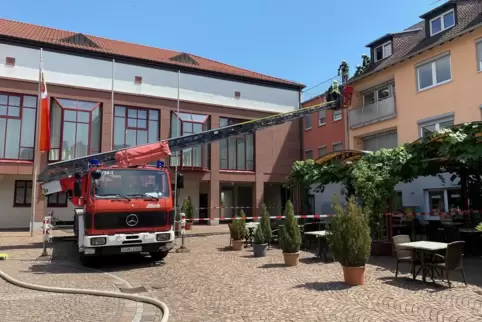 Die Ziegel und Teile der Fassade wurden entfernt.