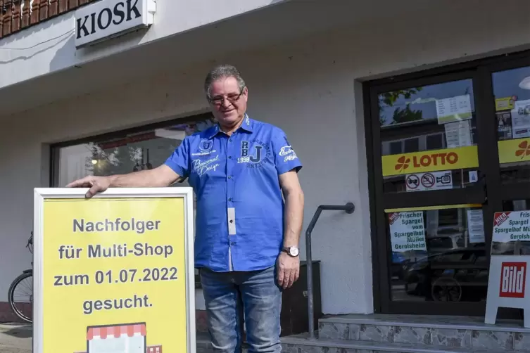 Holger Mayer vor dem Beindersheimer Kiosk im Schlittweg. Er und seine Frau geben das Geschäft auf. 