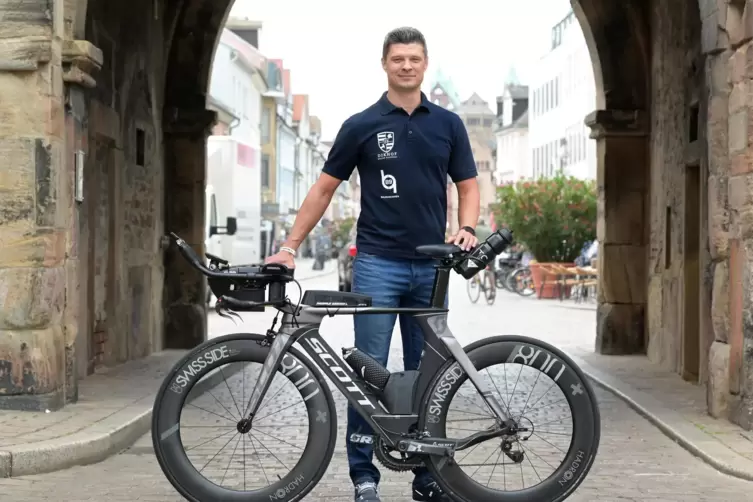 Besitzt längst ein renntaugliches Rad: Andreas Taube am Mittwoch am Speyerer Altpörtel. 