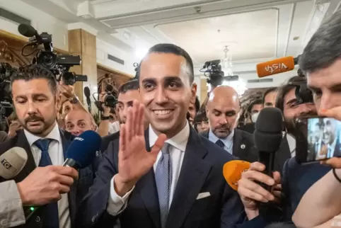 Nach Querelen mit seiner Partei, der Fünf-Sterne-Bewegung, ist Außenminister Di Maio zusammen mit anderen Abgeordneten ausgetret