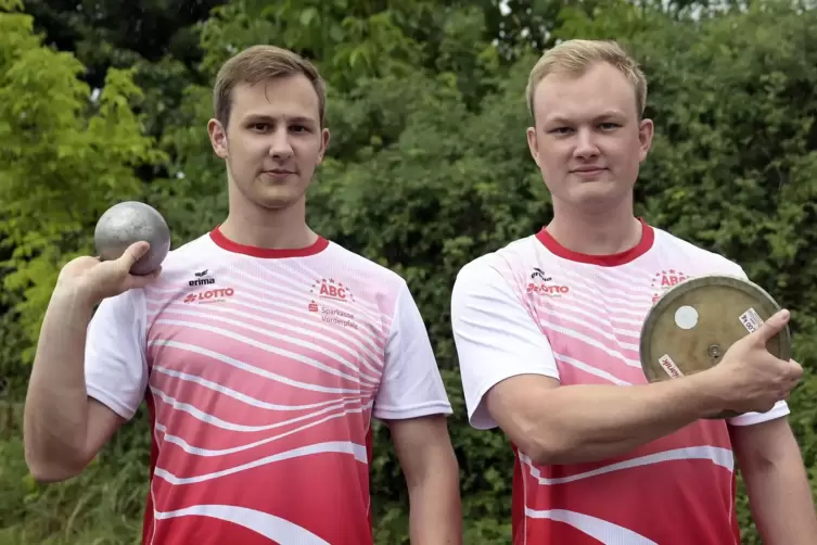 Die Brüder Benjamin (links) und Bastian Küver traten bei den Landesmeisterschaften in Eisenberg gemeinsam an.