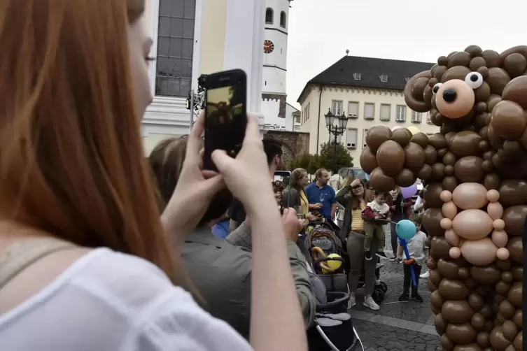 Hingucker: Ballonkünstler Volker Rudolph will wieder besondere Figuren zeigen, wie hier den Bär 2019. 