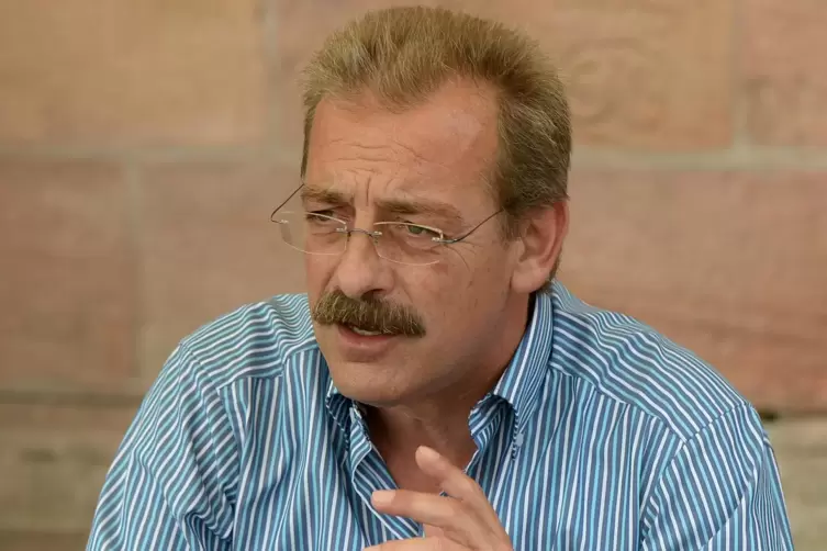 Lange Jahre mit einem Schnurrbart zu sehen: Olaf Gouas&eacute;.