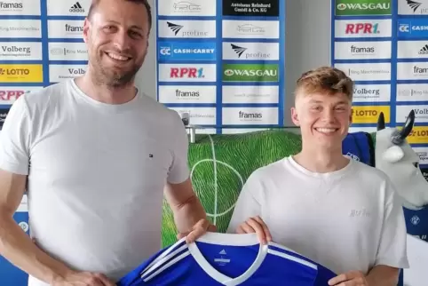 Kam vom FCK II und trifft nun in der Oberliga-Hauptrunde auf sein altes Team: FKP-Neuzugang Moritz Theobald (rechts), hier mit d