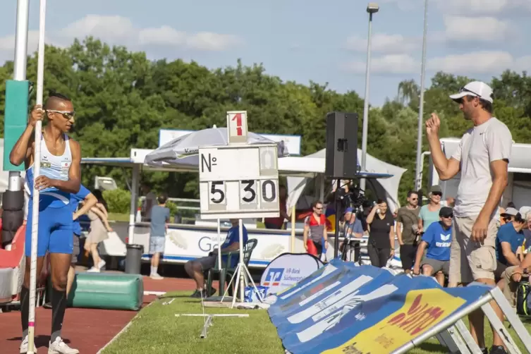 Raphael Holzdeppe (links) hat zusammen mit seinem Trainer Andrei Tivontchik (rechts) am Mittwoch entschieden, den DM-Start abzus
