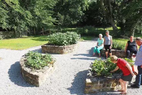 Der barocke Bauerngarten hinter dem Mimbacher Kindergarten.
