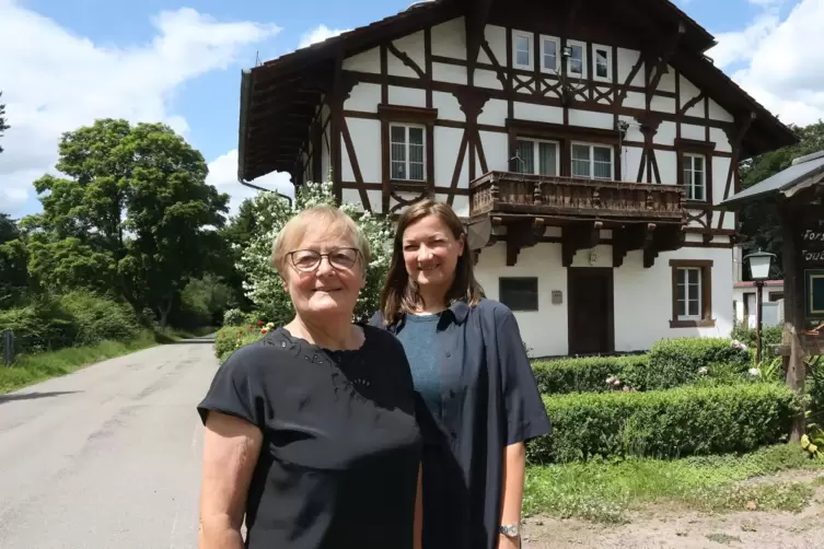 Erika und Annette Schneider haben einige abenteuerliche Geschichten zu erzählen, die sich im Forsthaus Taubensuhl abgespielt hab