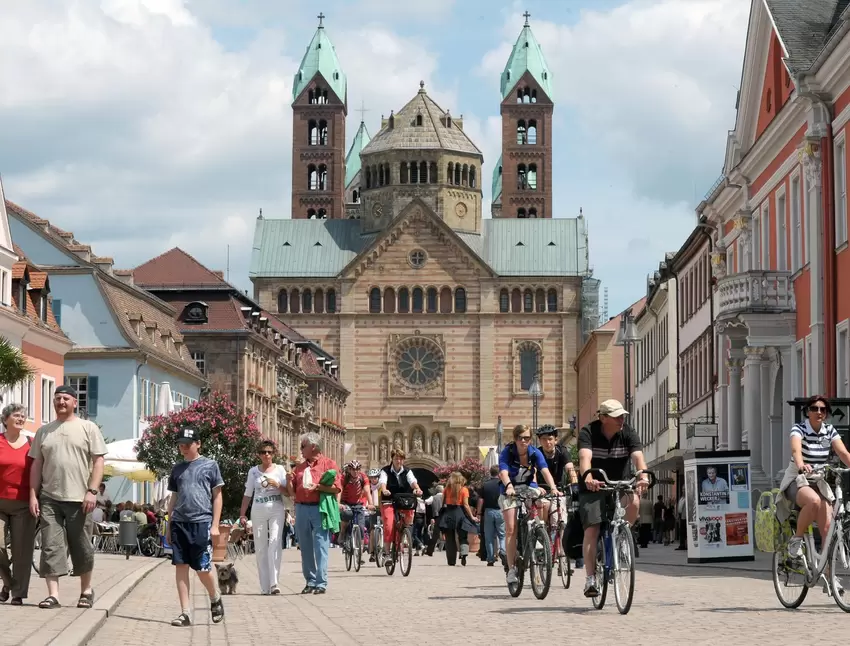 Hohe Lebensqualität attestieren Firmen Speyer. Das zeigt auch die gute Note für die vom Dom geprägte Innenstadt.